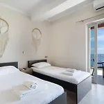 Nirvana Homes Apartament *
