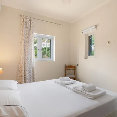 Nirvana Homes 公寓 *